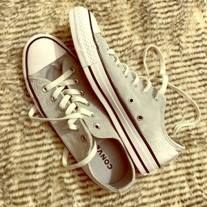 NWT- VELVET LOW-TOP CONVERSE